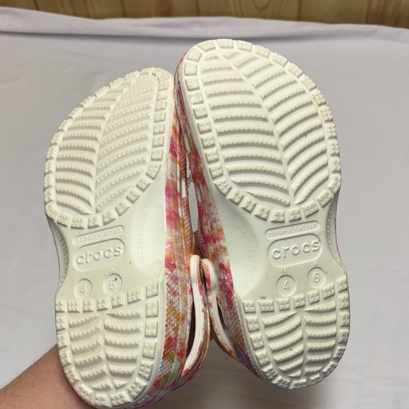 CROCS Kids Multicolor Splash Slippers - Picture 2 of 4